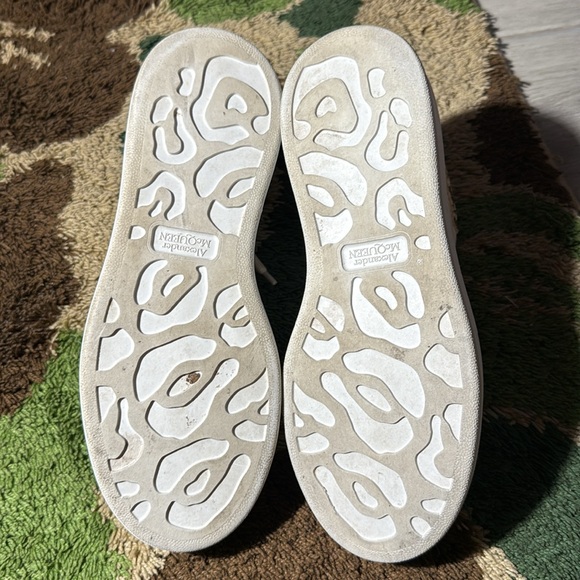 Alexander McQueen White and Tan Sneakers with Minimalist Design - Picture 5 of 5